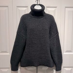 H&M Dark Charcoal Grey almost Black Turtleneck Sweater Size M‎